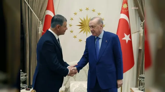 İzmir Büyükşehir Belediye Başkanı Cemil Tugay AK Parti'ye geçti