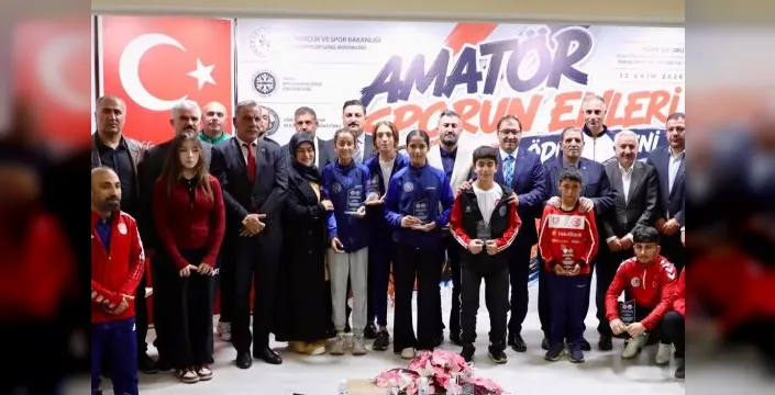 Ağrı'da sporun önde gelenlerine ödül verildi