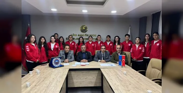 Ağrı kadın futbol takımına tesis ve ulaşım desteği