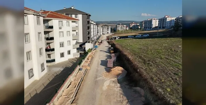 Alanyurt'ta 26 sokakta kaldırım çalışması sürüyor