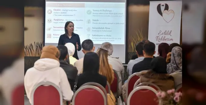 Ankara'da evlilik hazırlığı yapan çiftlere seminer