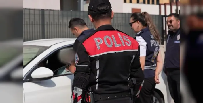Ankara'da okul çevrelerinde denetim yapıldı, 48 kişi yakalandı