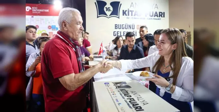 Antalya Kitap Fuarı, rekor ziyaretçi sayısıyla sona erdi