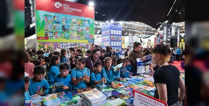 Antalya kitap fuarına öğrenciler akın etti