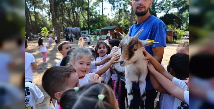 Antalya yaşam parkı çocuklara hayvan sevgisini aşıladı