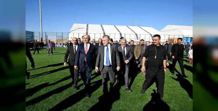 Bakan Bak, Malatya'daki yeni spor kompleksini inceledi