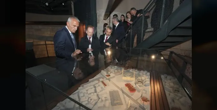 Bakan Ersoy, tarihi Makedonya Kulesi'ni gezdi