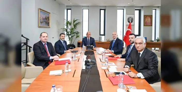 Bakan Ersoy, THY ile turizm zirvesinde bir araya geldi