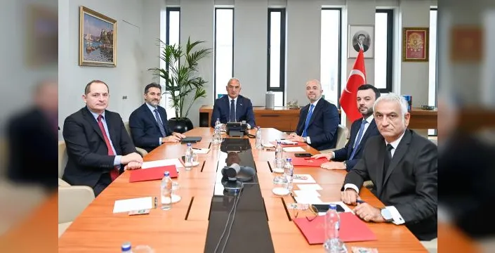 Bakan Ersoy, THY yönetimiyle turizm stratejilerini görüştü