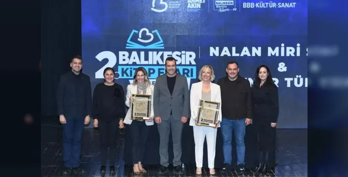 Balıkesir'deki kitap fuarı onuncu gününde yoğun ilgiyle devam ediyor
