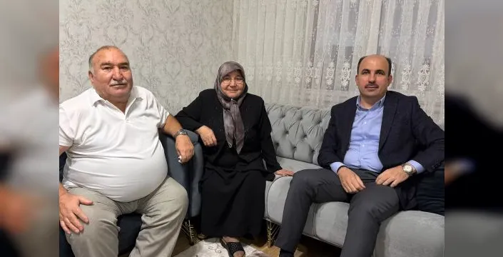 Başkan Altay, Vefa Umresi'ne katılan gazileri evlerinde ziyaret etti
