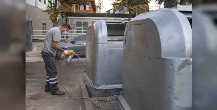 Bornova'da temizlik seferberliği sürüyor