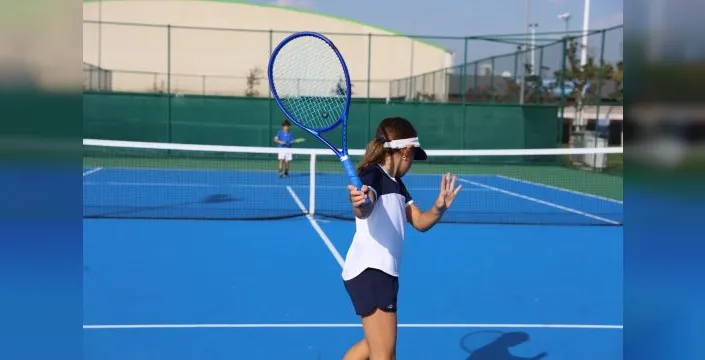 Bursa'daki Cumhuriyet tenis turnuvası 3 gün sürdü