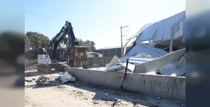 Bursa Nilüfer'de imara aykırı fabrika yıkıldı