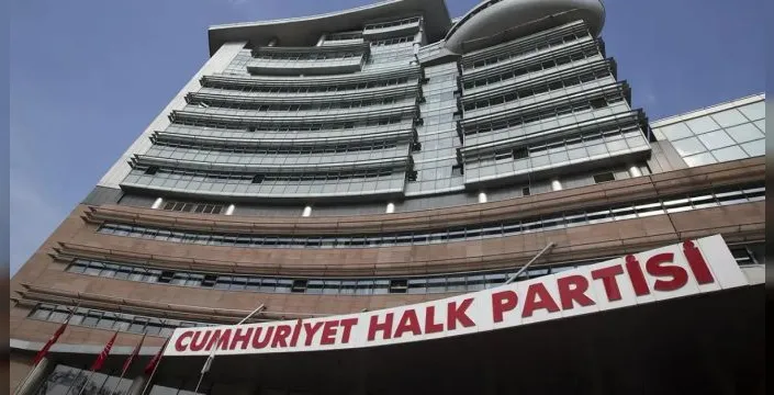 CHP'de 48 üye ihraç edildi