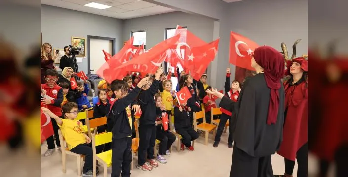 Çocuklar Cumhuriyet Bayramı'nı sanata doyarak kutladı