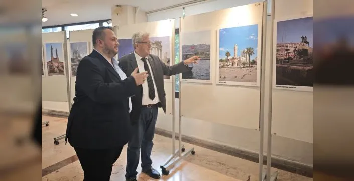 Dikey Kadraj fotoğraf sergisi Dokuz Eylül Üniversitesi'nde açıldı