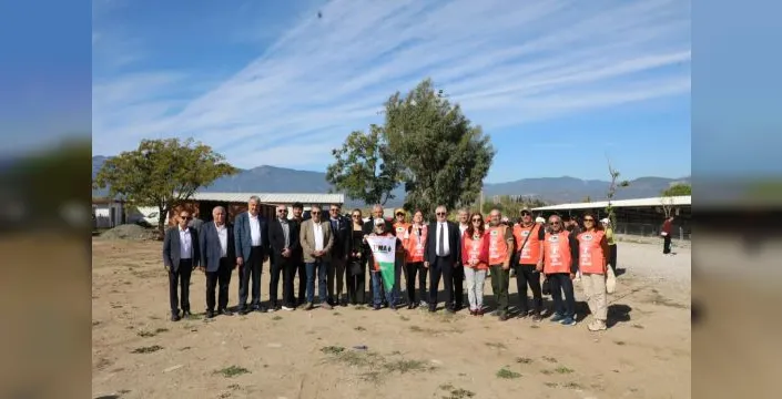 Edremit'te öğrenciler fidan dikimi etkinliği düzenledi