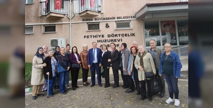 Emekliler, huzurevi sakinleriyle bir araya geldi
