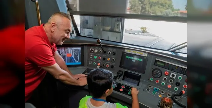 Emirhan'ın metro sürücüsü olma hayali gerçek oldu