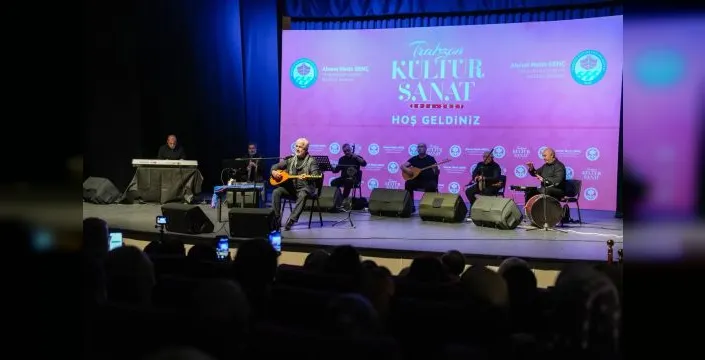 Esat Kabaklı, Trabzon'da türkü şöleni verdi