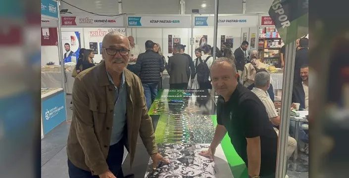 Eski futbolcu kitap fuarında 46 yıllık anısını canlandırdı