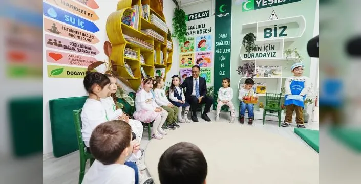 Gaziemir'de öğrencilere Yeşilay köşesi ile sağlıklı yaşam eğitimi