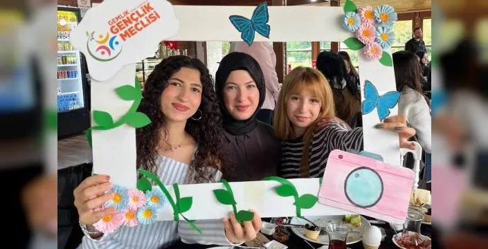 Gemlik'te üniversiteliler yerel yöneticilerle buluştu