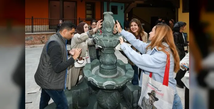 Gençler Bursa'nın tarihini keşfediyor