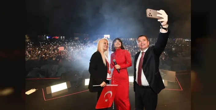 Göksel, Osmangazi'de Cumhuriyet Bayramı'nı kutladı