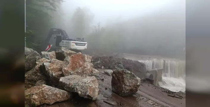 Gölyaka'da kapanan köy yolları açıldı