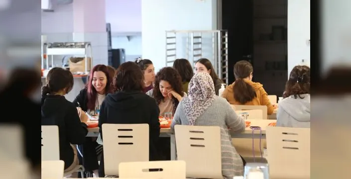 İBB'den öğrencilere eğitim ve ulaşım desteği