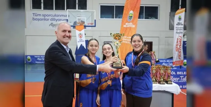 İnegöl'de sokak basketbolu turnuvasında şampiyonlar belirlendi