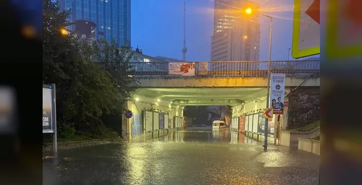 İstanbul'da sağanak: 2 bin 518 ihbar, 8 bin personel görevde