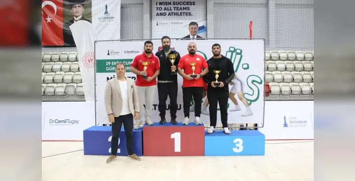 İzmir'de Cumhuriyet Bayramı judo ve güreş turnuvaları yapıldı