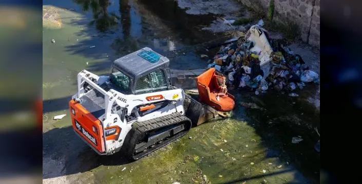 İzmir'de derelerde kış hazırlığı devam ediyor