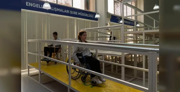 İzmir'de empati parkuru ile engeller deneyimlendi