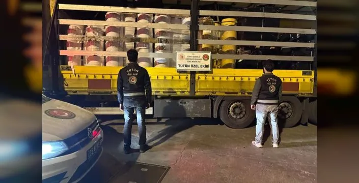 İzmir'de kaçak sigara üretimi yapan fabrikaya baskın yapıldı