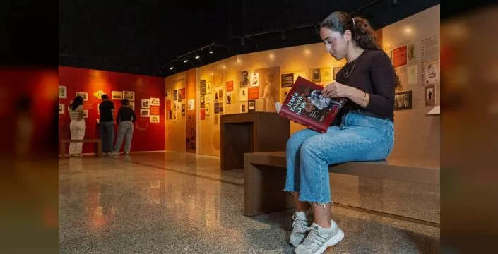 İzmir'in görsel tarihi, yeni bir kitapla belgeleniyor