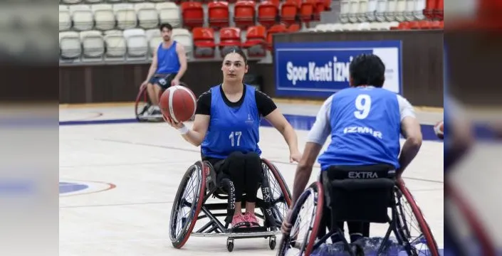 İzmir'in tekerlekli sandalye basketbol takımı yeni sezon için hazırlık yapıyor