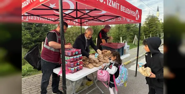 İzmit Belediyesi, öğrencilere beslenme desteği sunuyor
