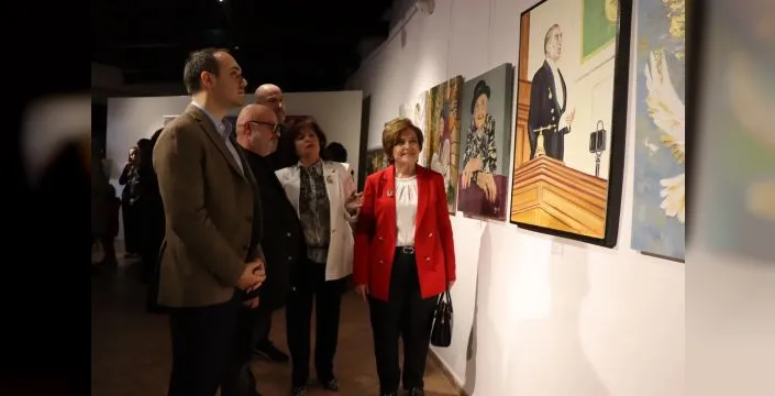İzmit'te 87 eserli Cumhuriyet sergisi açıldı