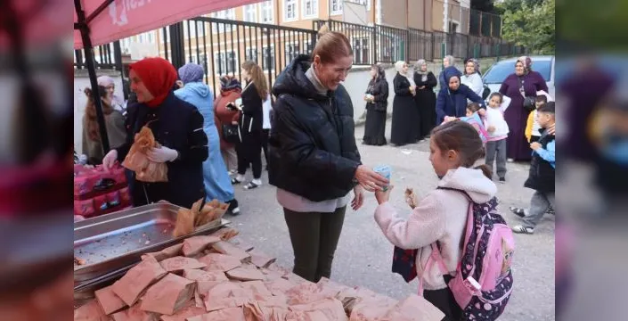 İzmit'te öğrencilere beslenme desteği sürdü