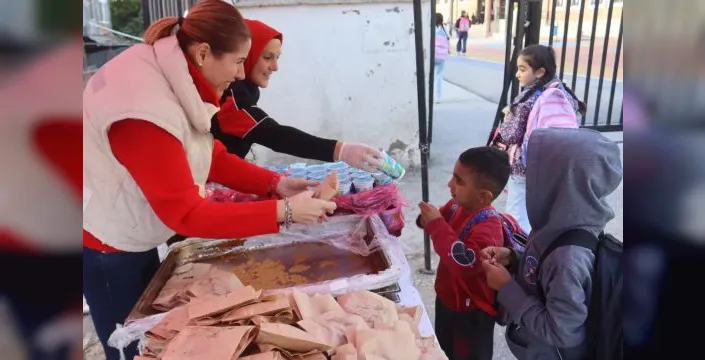 İzmit'te öğrencilere beslenme ikramları yapılıyor