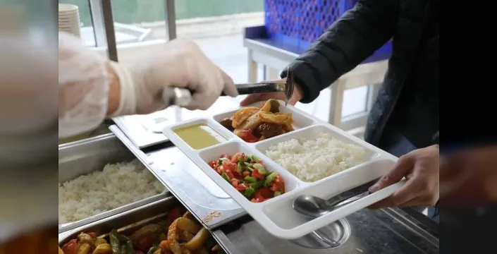 İzmit'te öğrencilere ücretsiz yemek hizmeti veriliyor