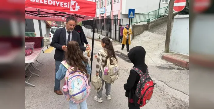 İzmit'te üç okulda beslenme projesi sürüyor