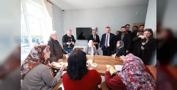 Kandıra'da 65 yaş üstü vatandaşlar için yeni sosyal merkez açıldı