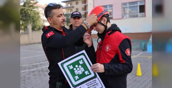 Keçiören Belediyesi, öğrencilere afet farkındalığı eğitimi verdi