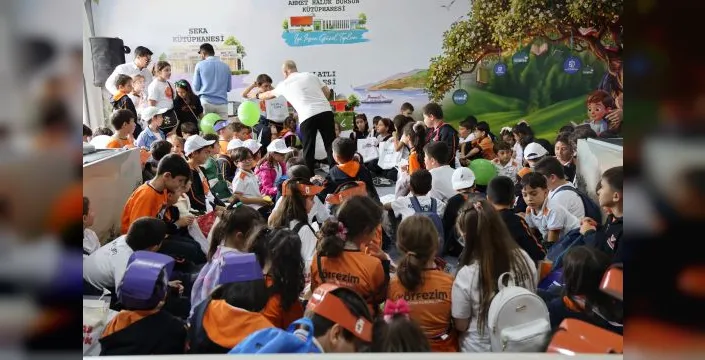 Kocaeli Kitap Fuarı'na öğrenciler yoğun ilgi gösterdi