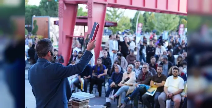 Kocaeli kitap fuarı'nda müzayede heyecanı yaşandı